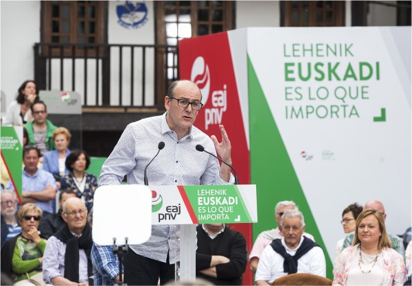 Ekitaldia Hondarribian. Andoni Ortuzar, Maria Eugenia Iparragirre, Joseba Agirretxea (2016-06-12)