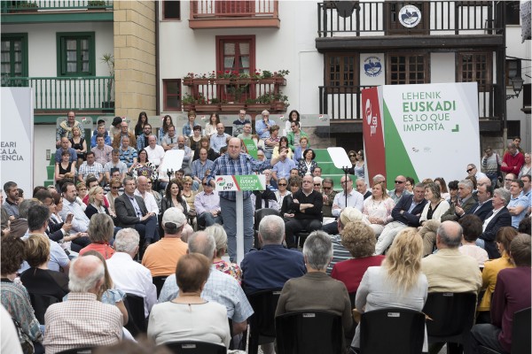 Ekitaldia Hondarribian. Andoni Ortuzar, Maria Eugenia Iparragirre, Joseba Agirretxea (2016-06-12)