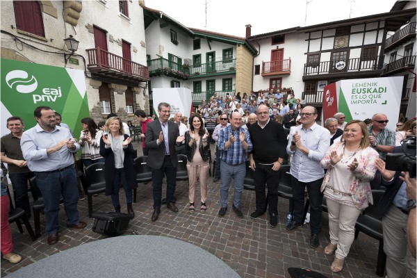 Ekitaldia Hondarribian. Andoni Ortuzar, Maria Eugenia Iparragirre, Joseba Agirretxea (2016-06-12)