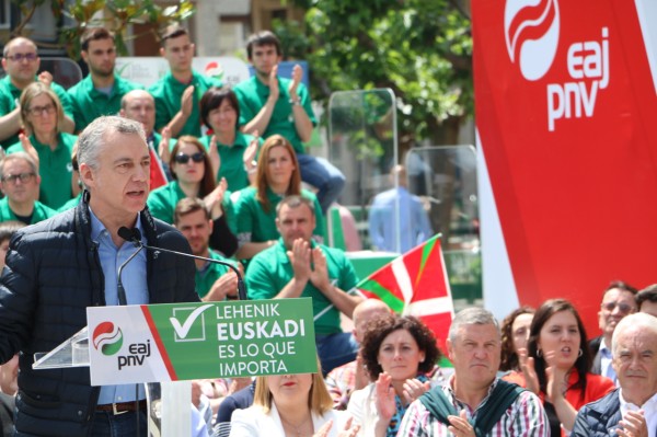 Acto en Donostia. Joseba Agirretxea, Joseba Egibar, Iñigo Urkullu