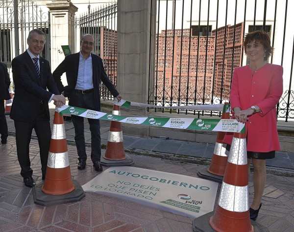 Vitoria-Gasteiz. Acto Autogobierno. Iñigo Urkullu, Mikel Legarda, Ramiro González