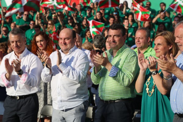 Acto en Barakaldo. Iñigo Urkullu, Andoni Ortuzar, Aitor   Esteban