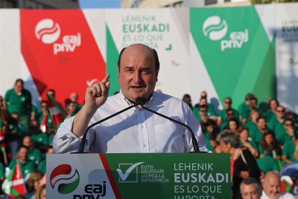 Ekitaldia Barakaldon. Iñigo Urkullu, Andoni Ortuzar, Aitor Esteban