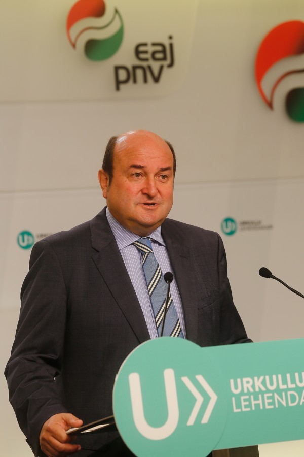 Eusko Jaurlaritza sendo eta egonkorra osatzera begira egin den harreman errondaren balantzea. Andoni Ortuzar