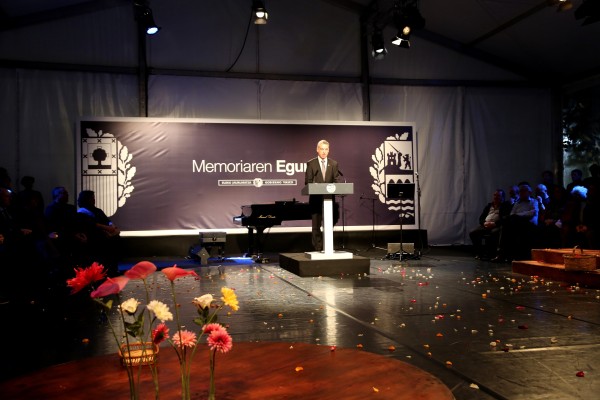 EAJ-PNVren ordezkariak 2016.ko Memoriaren eguneko ekitaldietan