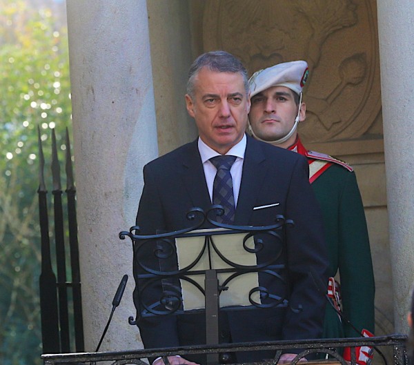 El Lehendakari Iñigo Urkullu jura su cargo ante el árbol de Gernika