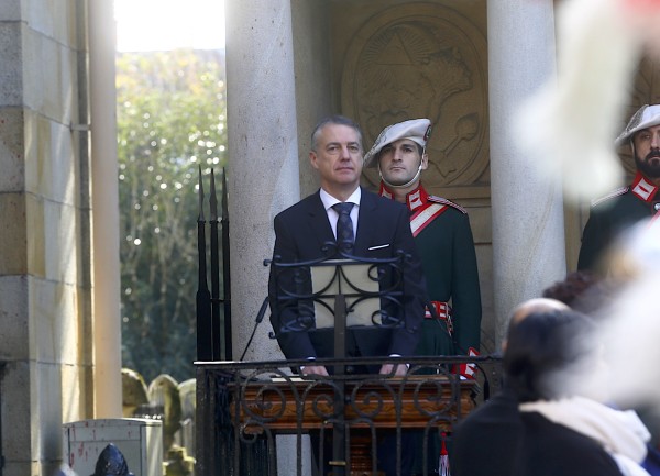 El Lehendakari Iñigo Urkullu jura su cargo ante el árbol de Gernika