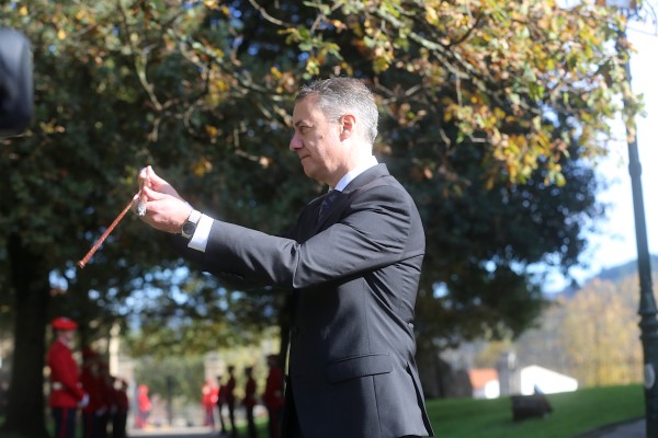 El Lehendakari Iñigo Urkullu jura su cargo ante el árbol de Gernika