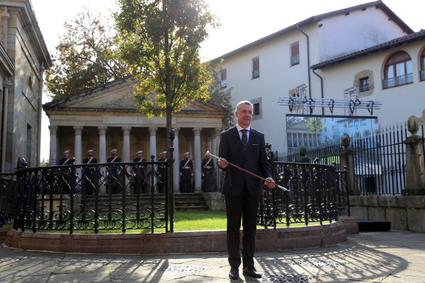 El Lehendakari Iñigo Urkullu jura su cargo ante el árbol de Gernika