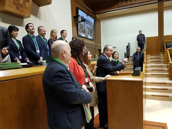Tercera edición de la jornada de 'Puertas abiertas' en el Parlamento Vasco