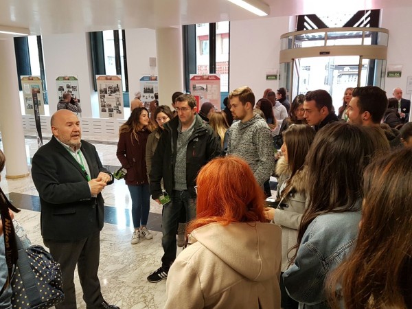 Tercera edición de la jornada de 'Puertas abiertas' en el Parlamento Vasco
