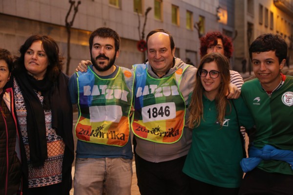 Andoni Ortuzar y Mireia Zarate en la Korrika