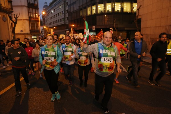 Andoni Ortuzar y Mireia Zarate en la Korrika