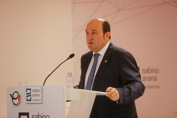 Conferencia de Andoni Ortuzar en la Fundación Sabino Arana