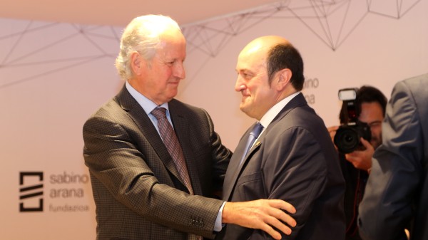 Conferencia de Andoni Ortuzar en la Fundación Sabino Arana