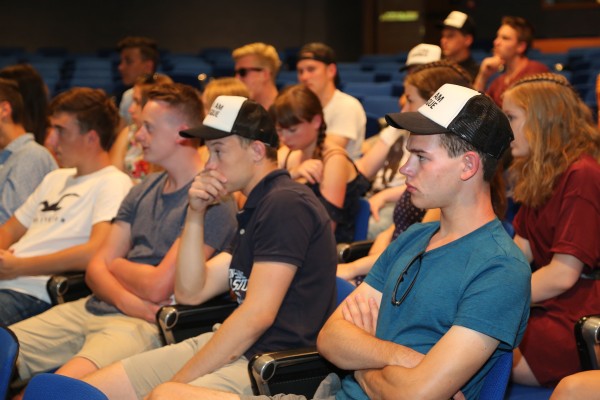 Estudiantes del Instituto Werner-von-Siemens-Gymnasium de Weißenburg, Baviera visitan Sabin Etxea