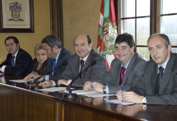 Loiuko aireportuaren handitzeari buruz