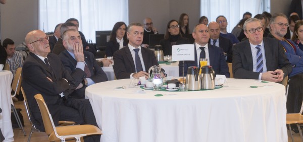 Gorka Urtaran  presenta la Estrategia 2015 para Vitoria-Gasteiz