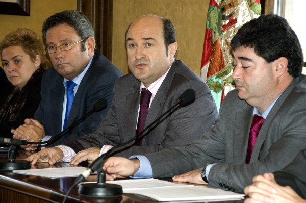 Loiuko aireportuaren handitzeari buruz