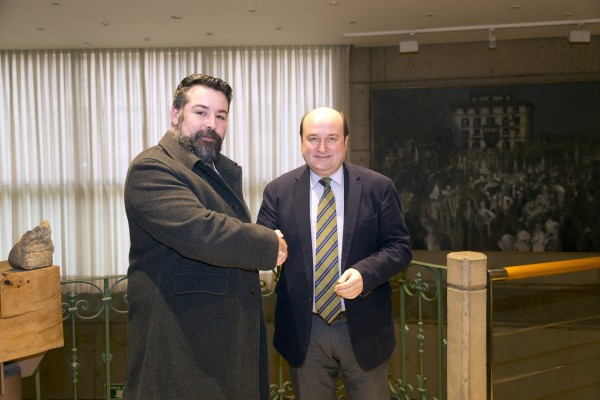 Andoni Ortuzar eta Juan Carlos Piñeiro, Compromiso por Galicia alderdiko idazkari nagusiaren arteko bilera