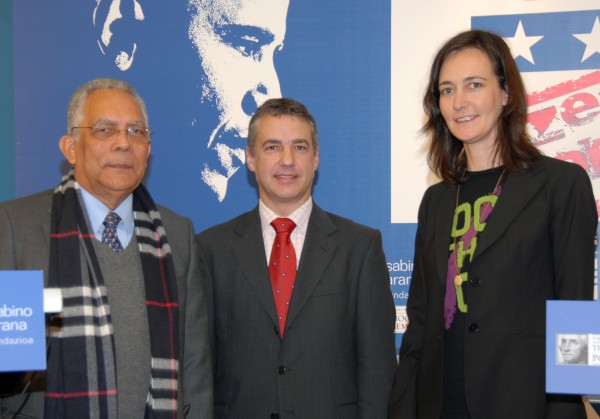 Iñigo Urkullu George Washington Universityko adituekin 