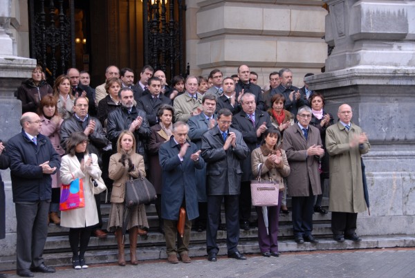 Bilbao: Concentración en repulsa por el asesinato de Inazio Uria 