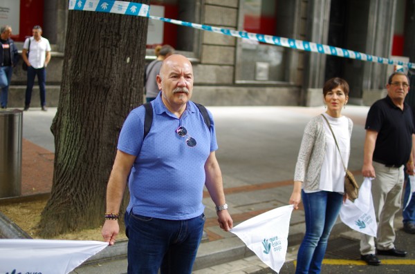 Cadena Humana organizada por Gure esku dago