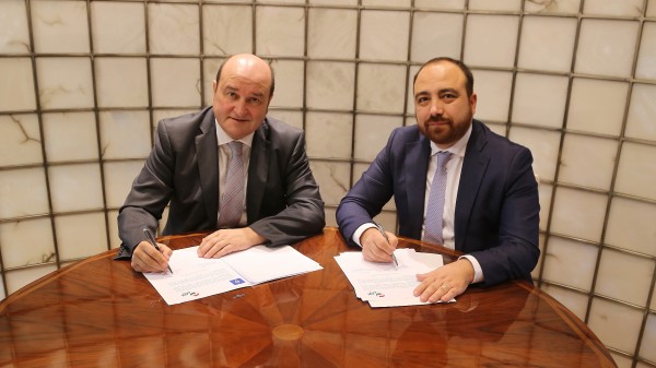 Andoni Ortuzarrek Sabin Etxean hartu du Fuad Chahín, Txileko Alderdi Demokrata Kristauko presidentea