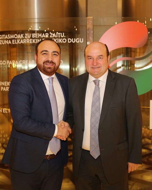 Andoni Ortuzarrek Sabin Etxean hartu du Fuad Chahín, Txileko Alderdi Demokrata Kristauko presidentea