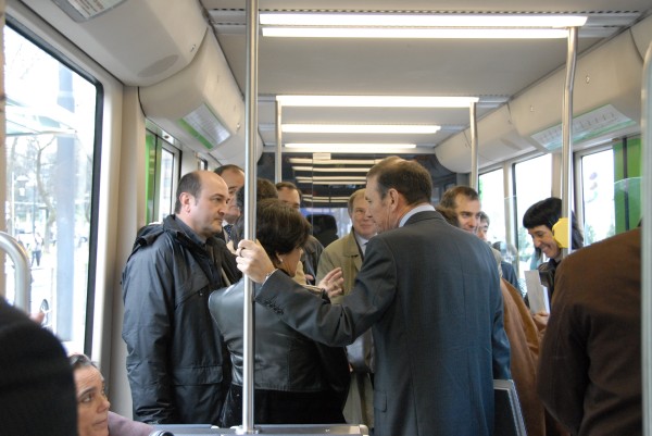 El lehendakari en el tranvía de Bilbao 