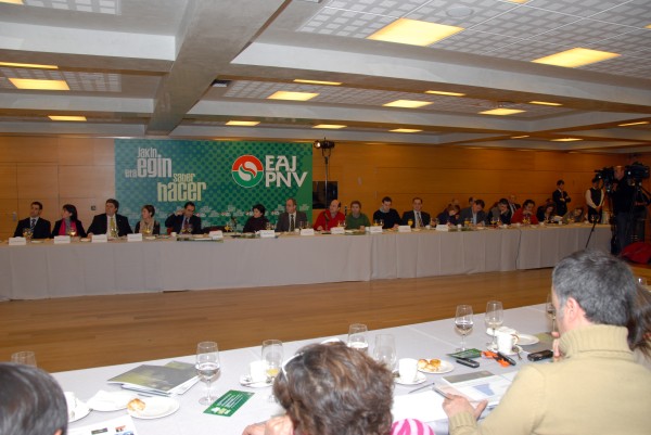 Una vista panorámica de la presentación del documento final del proyecto Think Gaur 