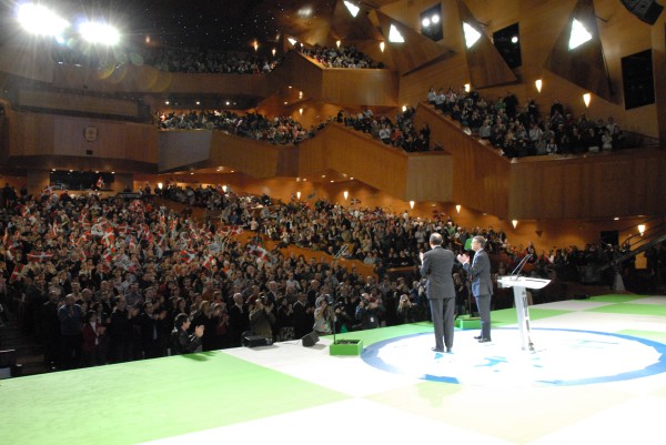Iñigo Urkullu y el Lehendakari Ibarretxe juntos en el escenario 