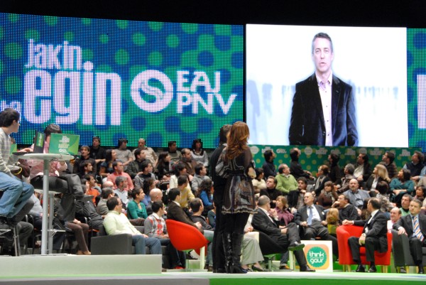 Think Gaurko egitasmoaren  bilakaerari buruzko bideo bat proiektatu zen 