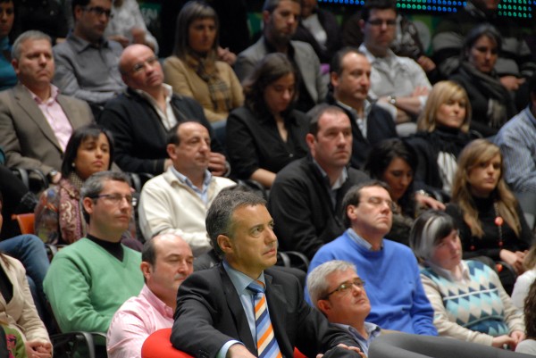 Los candidatos al Parlamento Vasco en la presentación de las conclusiones del proyecto Think Gaur 