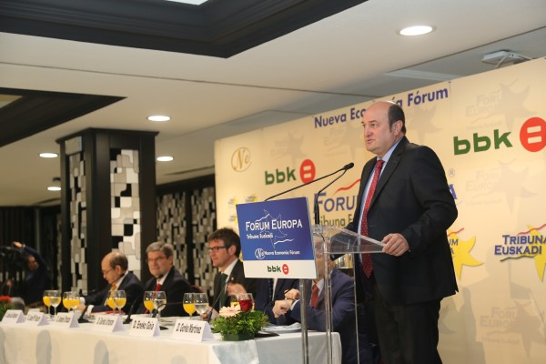 Forum Nueva Economía. Juan Mari Aburto, Eneko Goia, Gorka Urtaran.