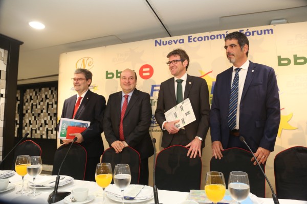 Forum Nueva Economía. Juan Mari Aburto, Eneko Goia, Gorka Urtaran.