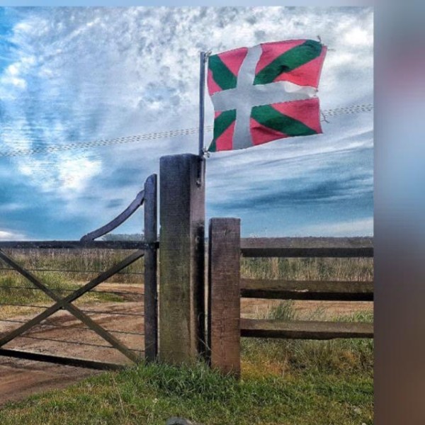 Aberri Eguna 2020 Lortuko dugu - Euskadi Aurrera - Ikurriña Etxean