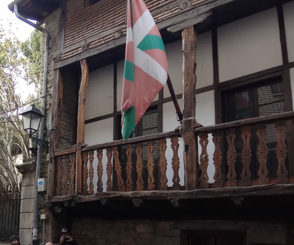 Aberri Eguna 2020 Lortuko dugu - Euskadi Aurrera - Ikurriña Etxean