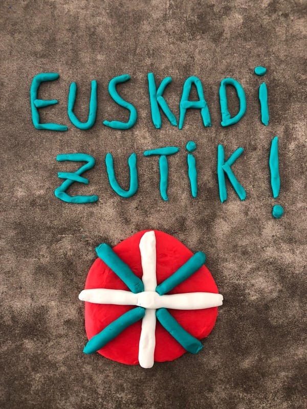 Aberri Eguna 2020 Lortuko dugu - Euskadi Aurrera - Ikurriña Etxean