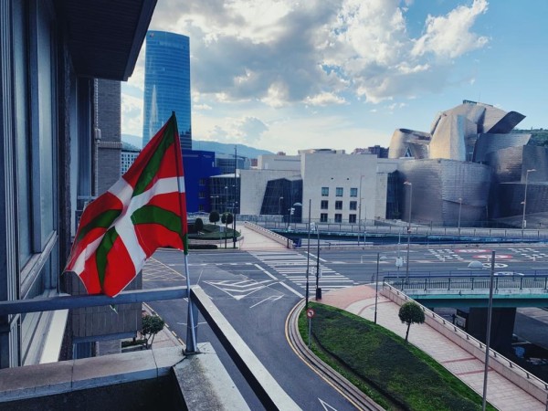 Aberri Eguna 2020 Lortuko dugu - Euskadi Aurrera - Ikurriña Etxean