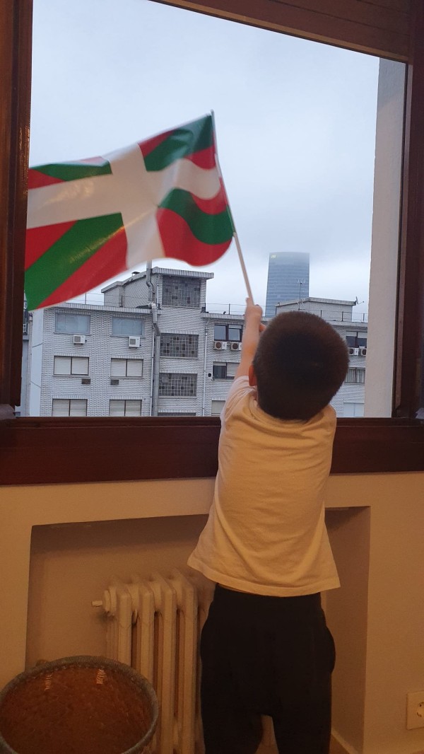 Aberri Eguna 2020 Lortuko dugu - Euskadi Aurrera - Ikurriña Etxean