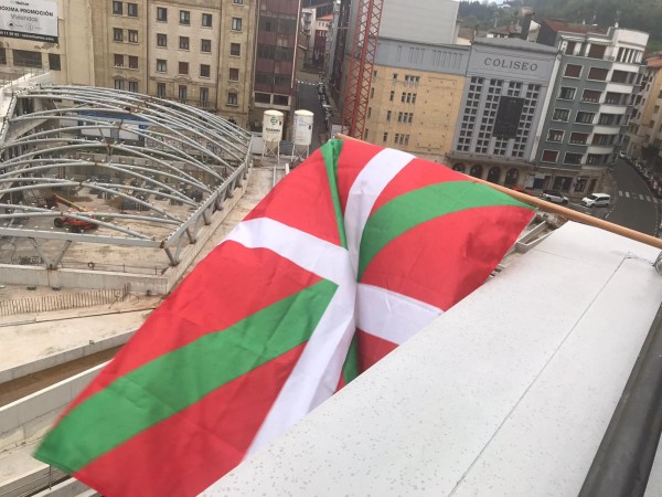 Aberri Eguna 2020 Lortuko dugu - Euskadi Aurrera - Ikurriña Etxean