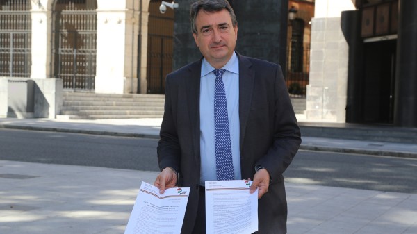 Aitor Esteban - EAJ-PNVk Gutxieneko Diru-Sarreraren kudeaketa EAE eta Nafarroara transferitzea lortu du