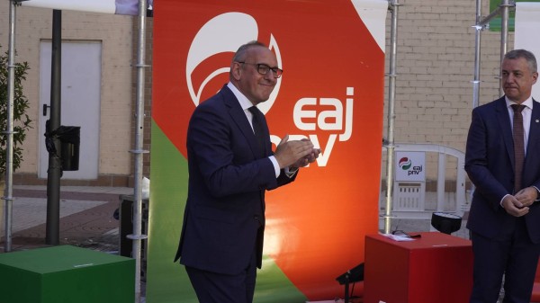 Mitina Oion. Ramiro González, Arantxa Tapia, Iñigo Urkullu.