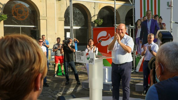 Mitina Zumarraga. Bakartxo Tejeria, Iñigo Urkullu, Andoni Ortuzar.