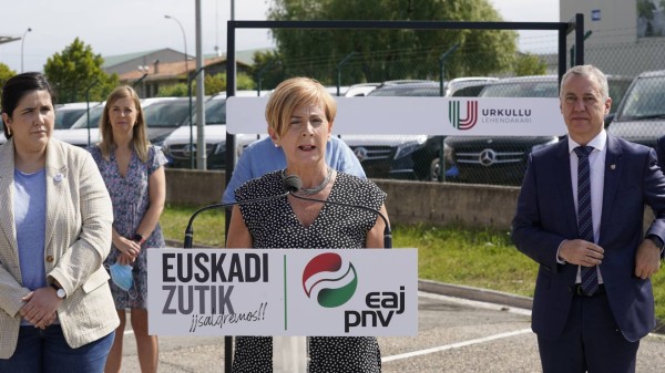 Industriari buruzko ekitaldia.  Iñigo Urkullu, Arantxa Tapia.