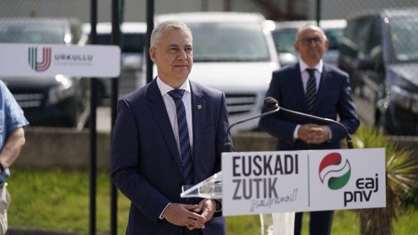 Industriari buruzko ekitaldia.  Iñigo Urkullu, Arantxa Tapia.