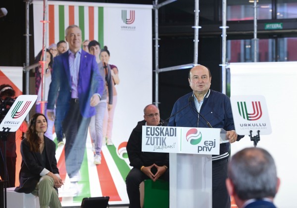 Mitina Azpeitia. Bakartxo Tejeria, Joseba Egibar, Andoni Ortuzar.