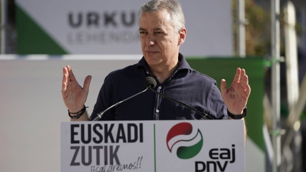 Mitina Vitoria-Gasteiz. Jone Berriozabal, Iñigo Urkullu, Andoni Ortuzar.