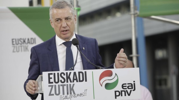 Mitin Donostia. Bakartxo Tejeria, Iñigo Urkullu, Andoni Ortuzar	